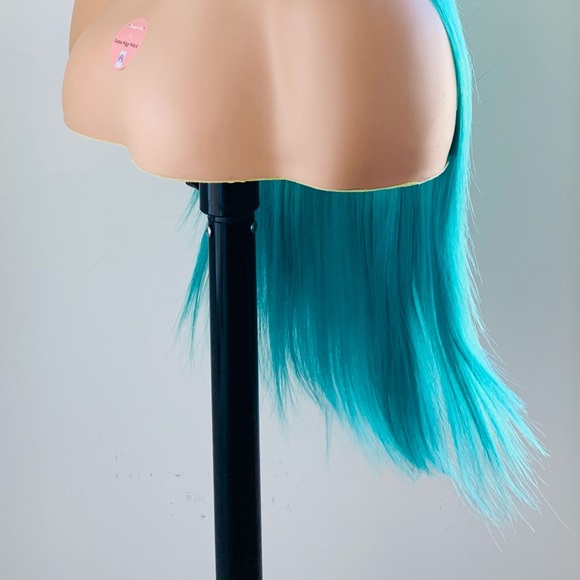Gorgeous Ocean Green & Blue Premium Fiber Lace Front Wig! - Picture 10 of 14